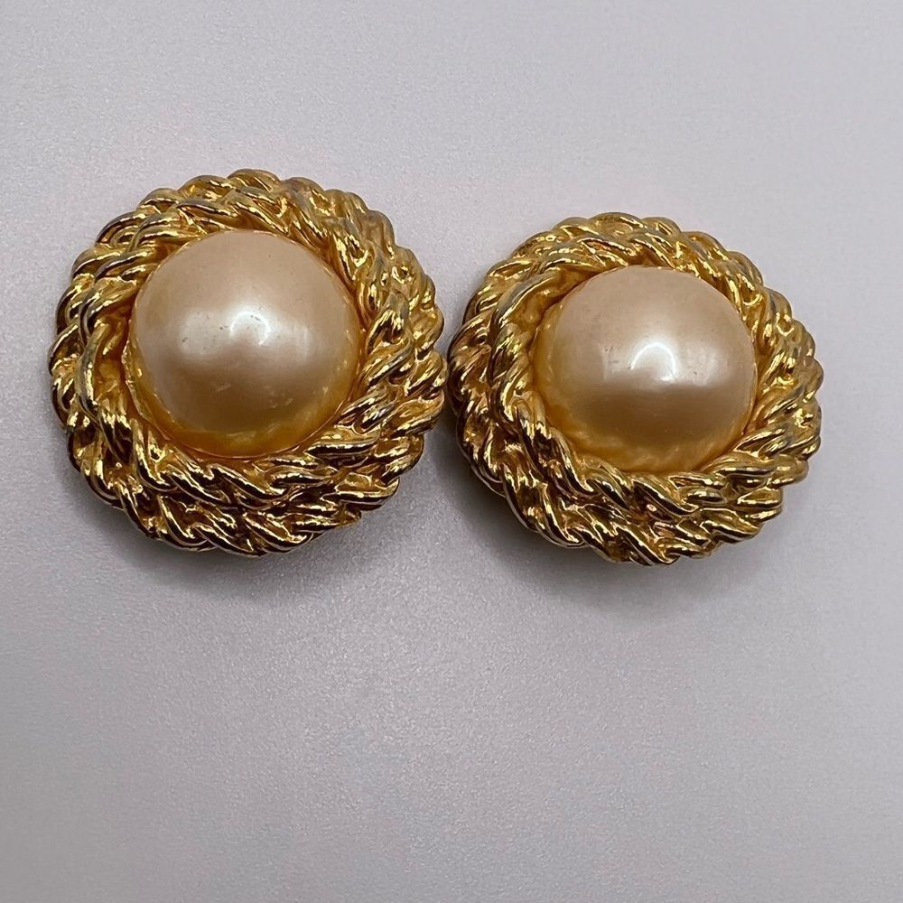 Vintage Joan Rivers Faux Pearl Clip On Earrings